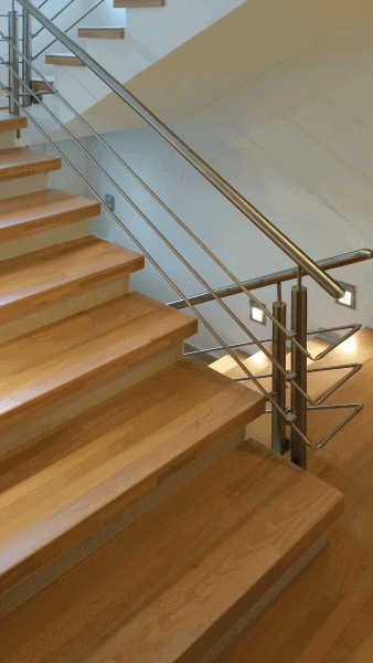 Treppen selbst renovieren mit FLEXISTEP Stufenbelägen aus Echtholz - Podest  100x100cm, Robinie Massivholz, einteilig mit Blende, 18mm dick